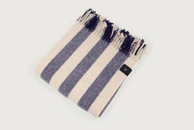 Carregar imagem no visualizador de galeria, Striped Throw - Costa Nova